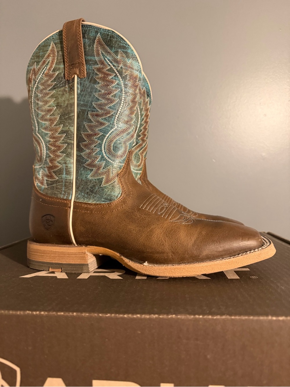 Ariat Brown Leather & Teal